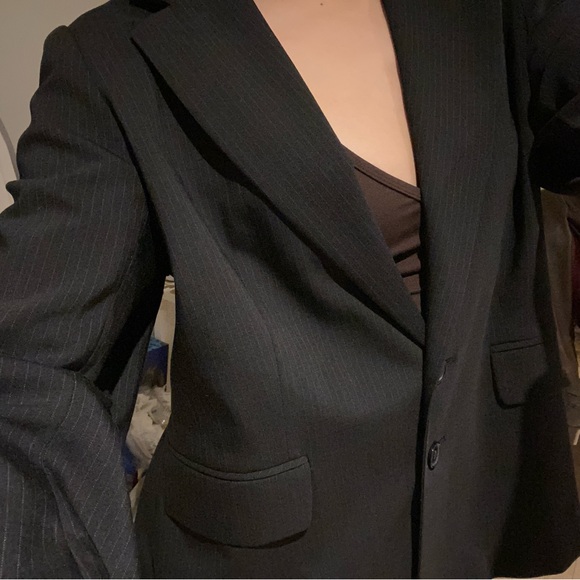 Classic Black Women's Fitted Blazer - Picture 3 of 5